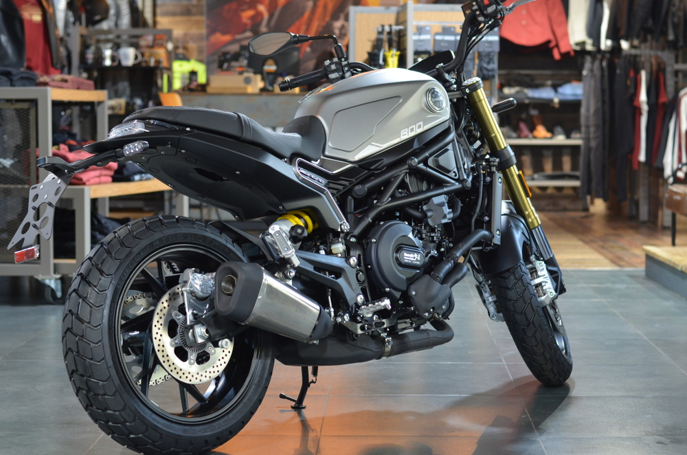 Benelli Leoncino 800