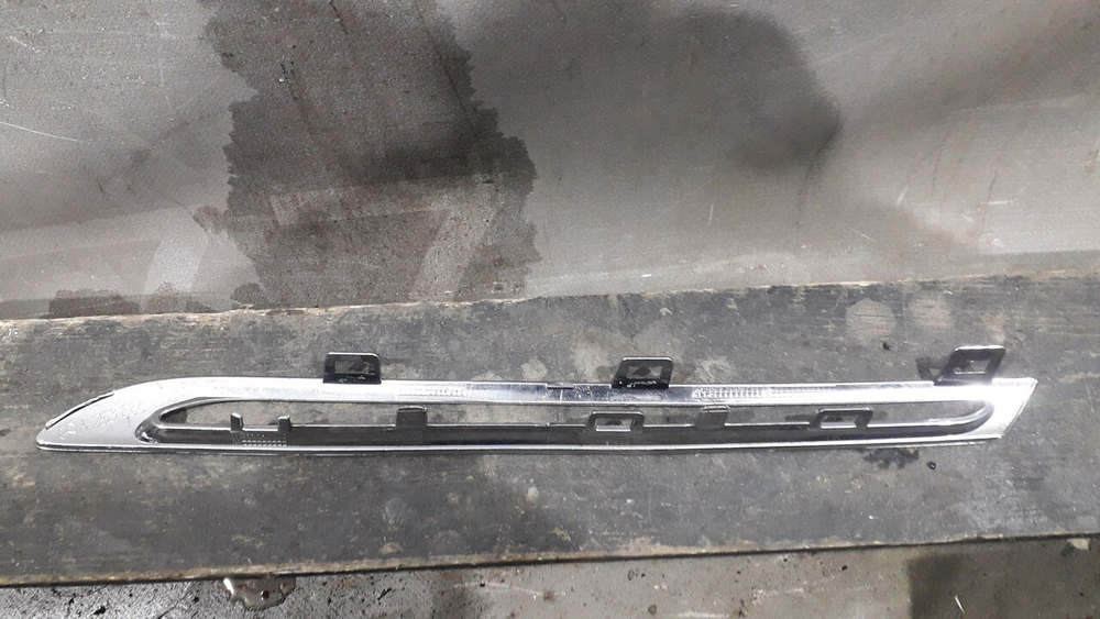 Молдинг решетки радиатора Mercedes GLC (X253) 15-19 Б/У Оригинал A2538880485