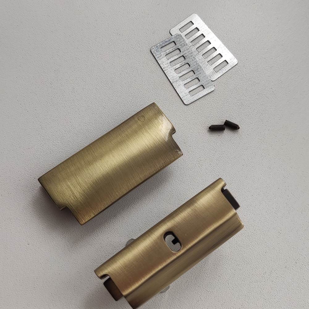 Замок-задвижка портфельный на винтах 32*56 Антик