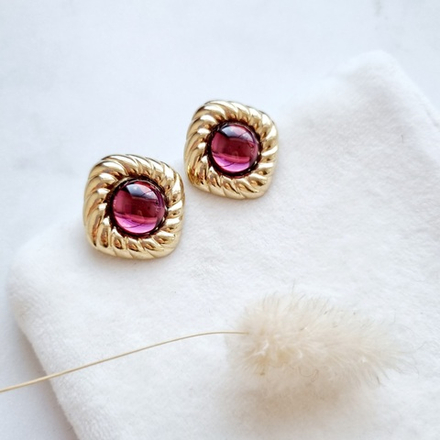 Серьги с кабошоном цвета бургунди