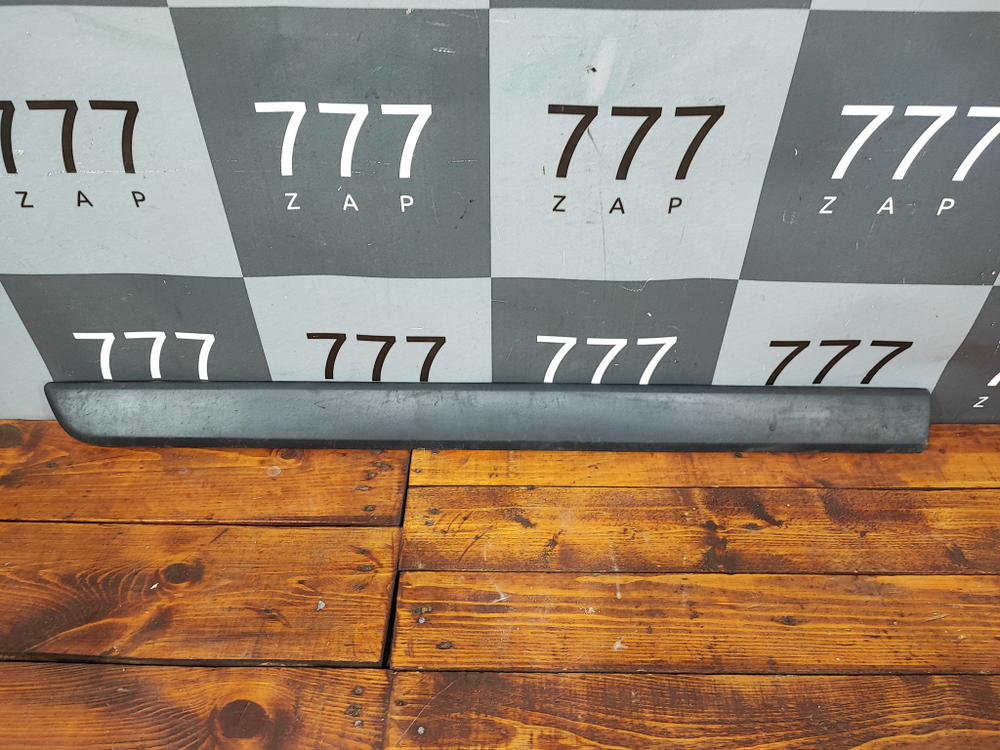 Накладка двери передней левой Renault Kangoo 2  Б/У Оригинал 808217463r