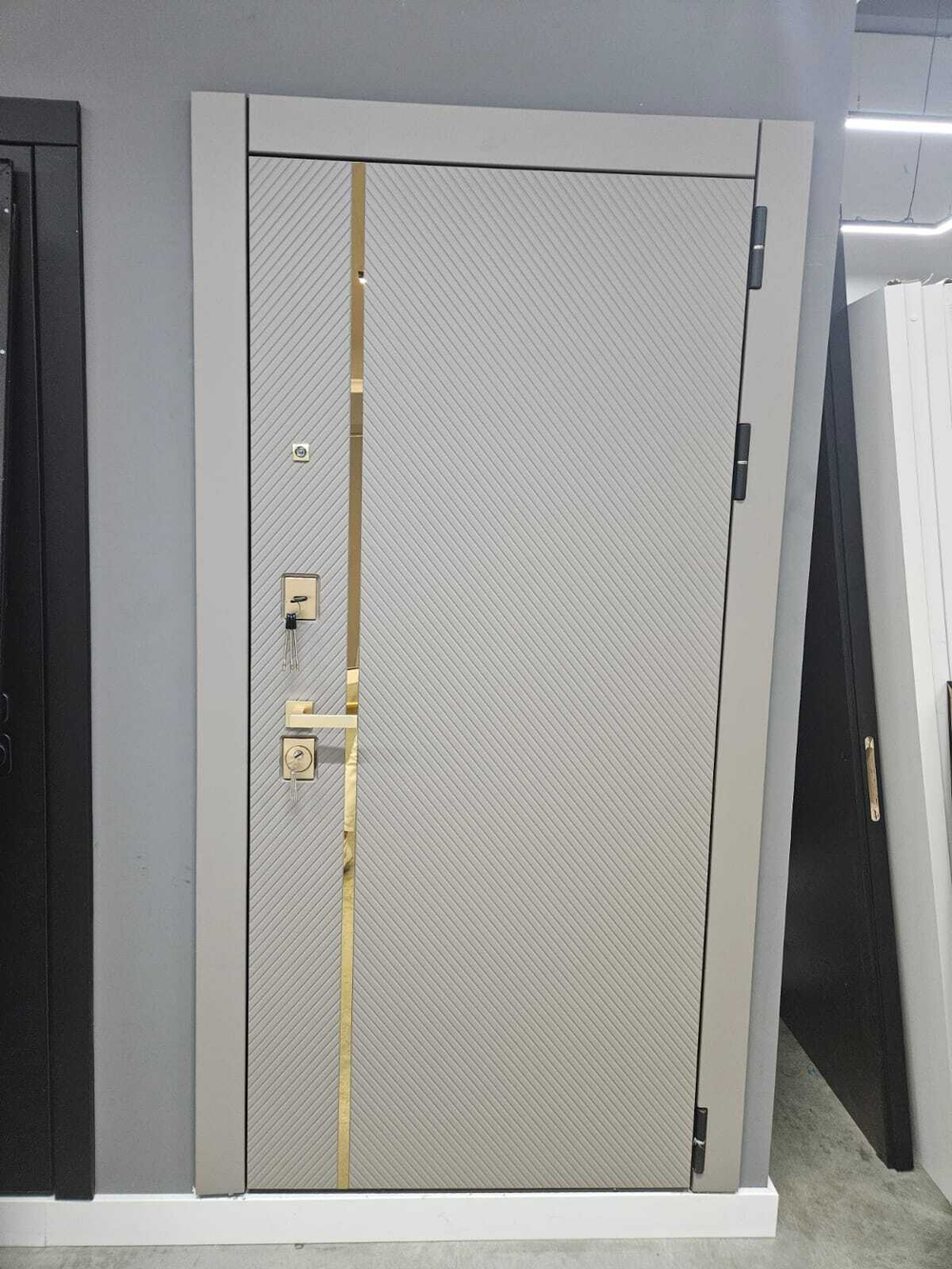 Дверь входная Хельга  зеркало   (НОВИНКА)