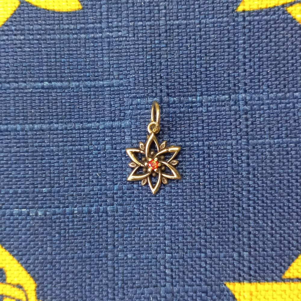 Подвеска. Эдельвейс с камнем малый