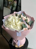 Букет сборный из гортензии, кустовых пионовидных роз и эвкалипта