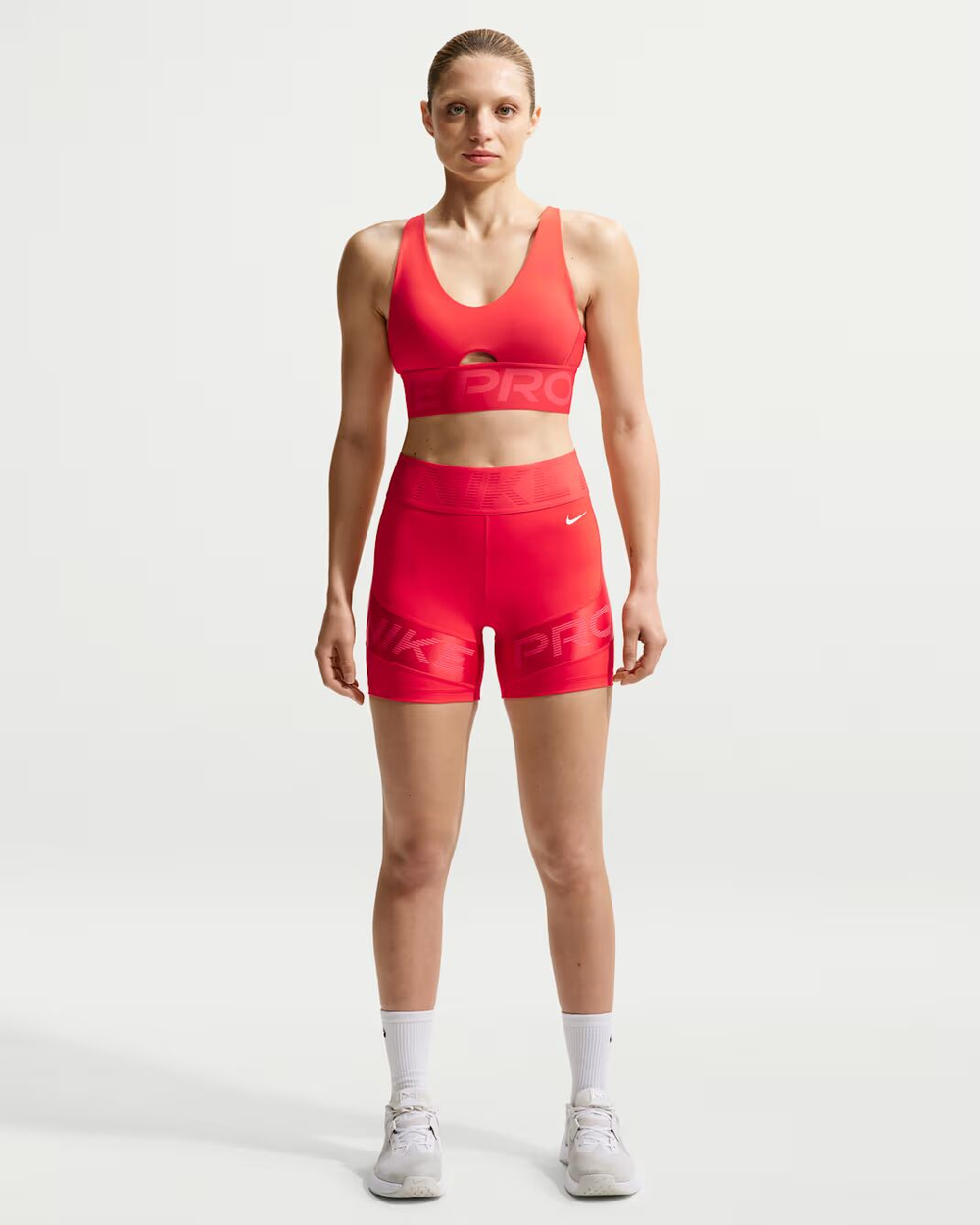 Nike Pro Indy Plunge Женский спортивный бюстгальтер со средней поддержкой и вставками - NIKE