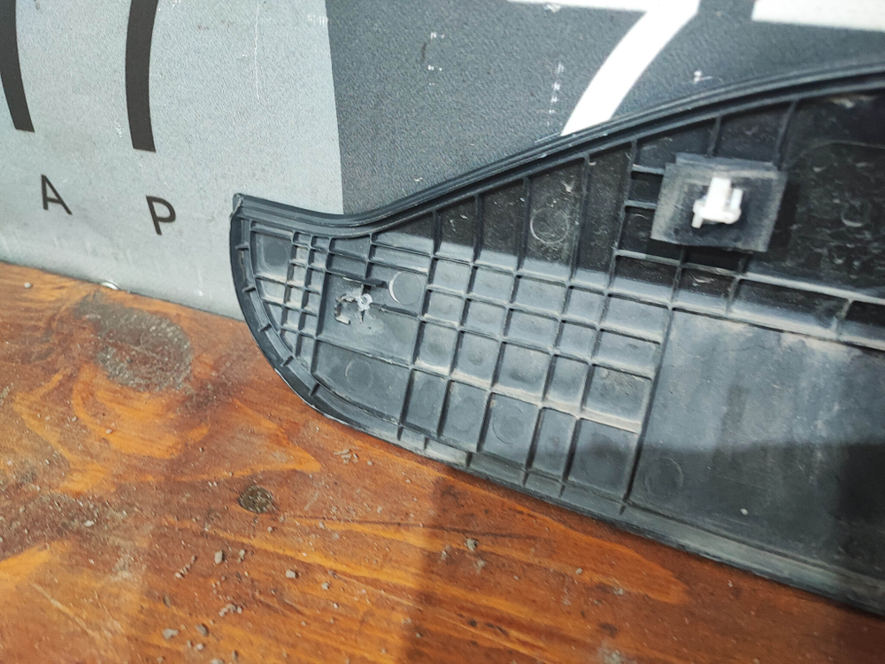 Молдинг сдвижной двери Kia Carnival 4 (KA4) 20-нв Б/У Оригинал 87733R0000