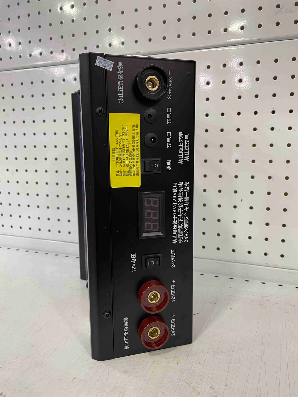 T16A - 9000A /  Автономное пусковое устройство (бустер) для легковых и грузовых автомобилей Jump Starter 9000 A на 12/24 вольт