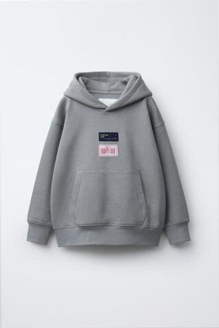 ZARA ХУДИ В СТИЛЕ ПРЕППИ С НАШИВКАМИ, СЕРЫЙ/НЕЖНО-КОРИЧНЕВЫЙ