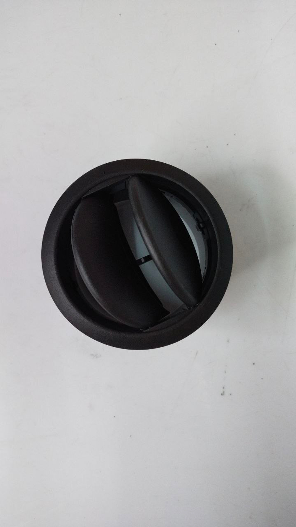 Сопло (дефлектор) панели приборов боковое ВАЗ 2190 Гранта 21908104040