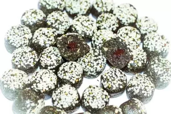 Конопляно-халвичные конфеты со спирулиной “Изумрудный вкус”