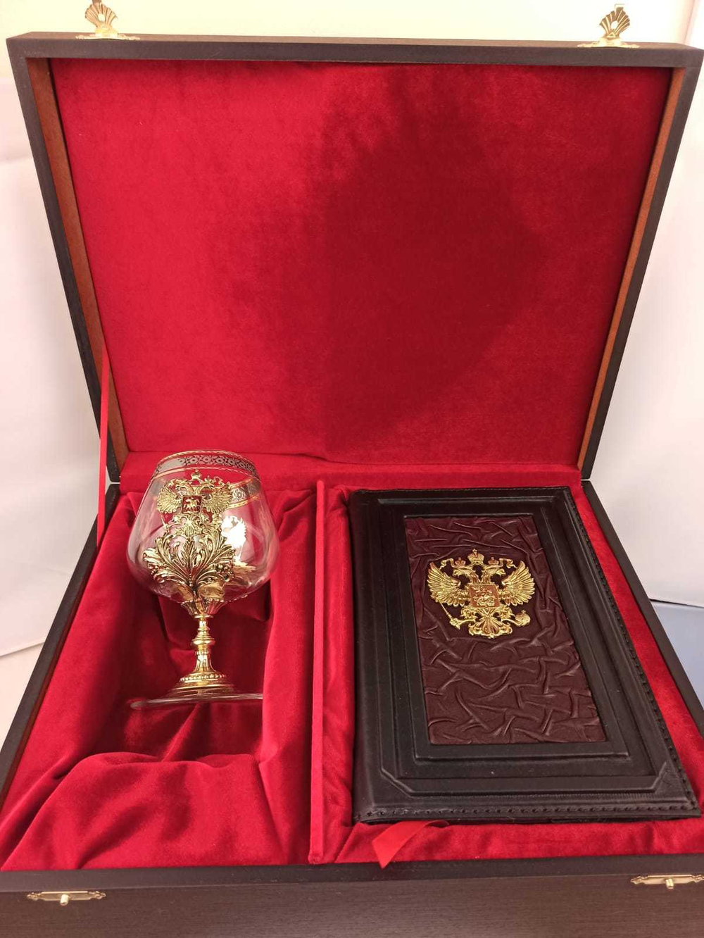 Набор №14 "Ежедневник Герб РФ (из натуральной кожи со съемной обложкой) и бокал для коньяка "Герб РФ"
