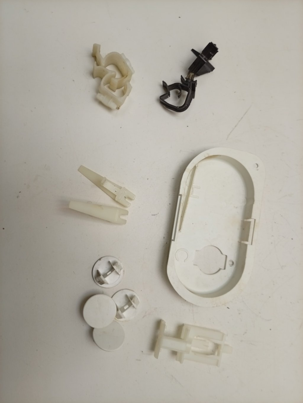 WISL62CSI кт55 Пластиковые элементы для стиральной машины Indesit б/у