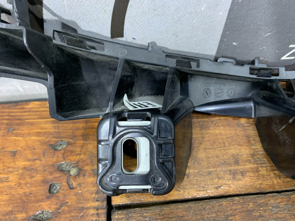 Кронштейн заднего бампера Mercedes С (W205) Новый Оригинал A2058850465