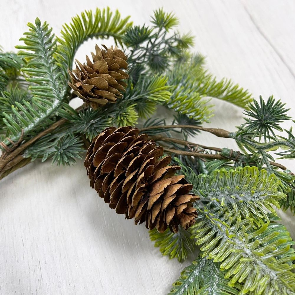 Венок еловый с шишками 40см ChristmasDeLuxe зеленый