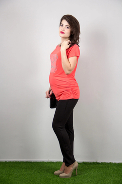 Туника для беременных из вискозы (95%) с блестящим принтом кораллового цвета на размер 48,50