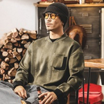 Мужской свитшот c эффектом потертости и накладным карманом ретро-стиля,