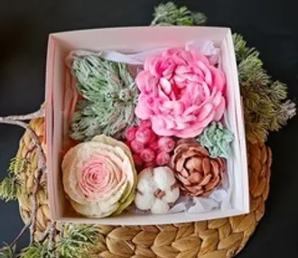 Новогодний зефир цветы «Роза и Пион» / 16*16 см Новогодний зефир цветы «Роза и Пион» / 16*16 см