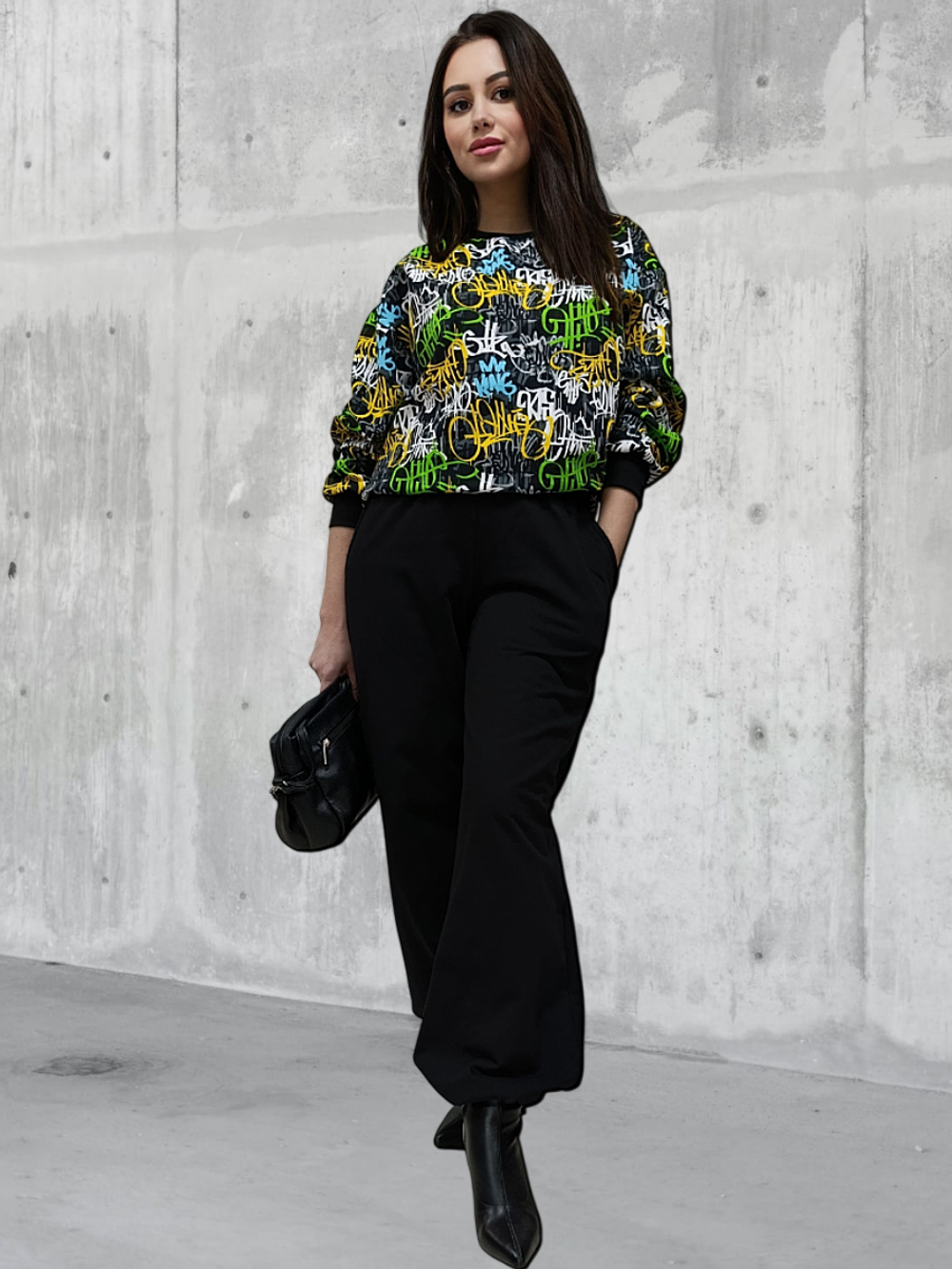20833 Костюм женский (брюки палаццо и свитшот) футер 2-х нитка начес граффити/черный (52)