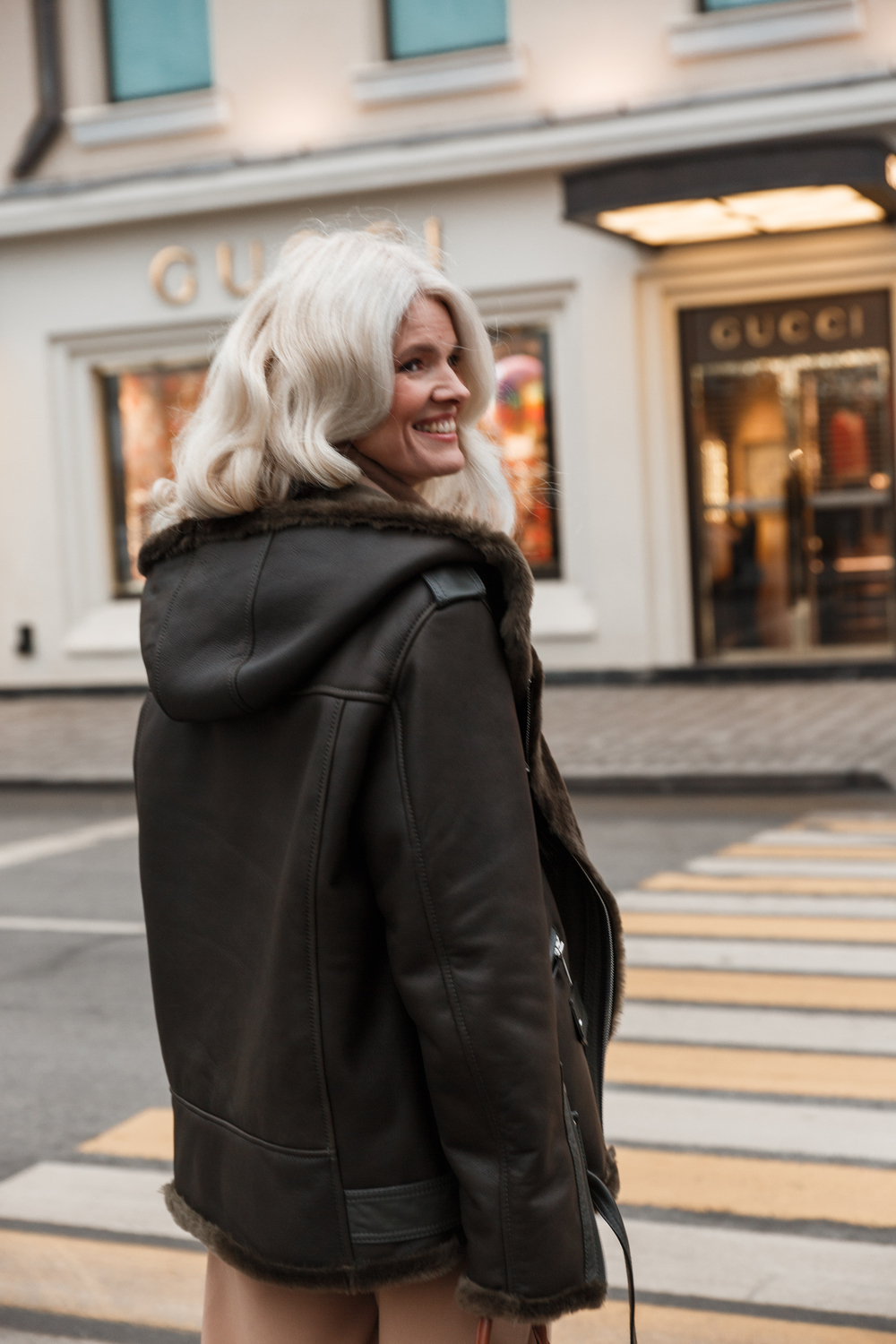 Дубленка оливковая с капюшоном