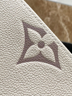 Louis Vuitton Onthego PM