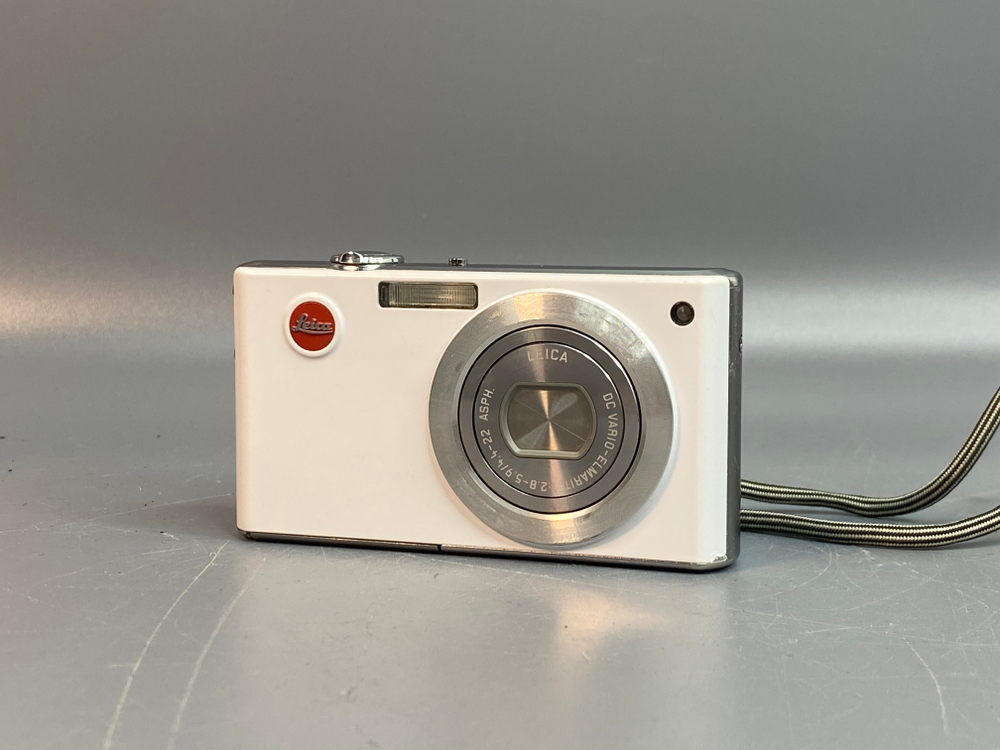 Leica C-Lux 3 на длинном зуме виднеется пылинка