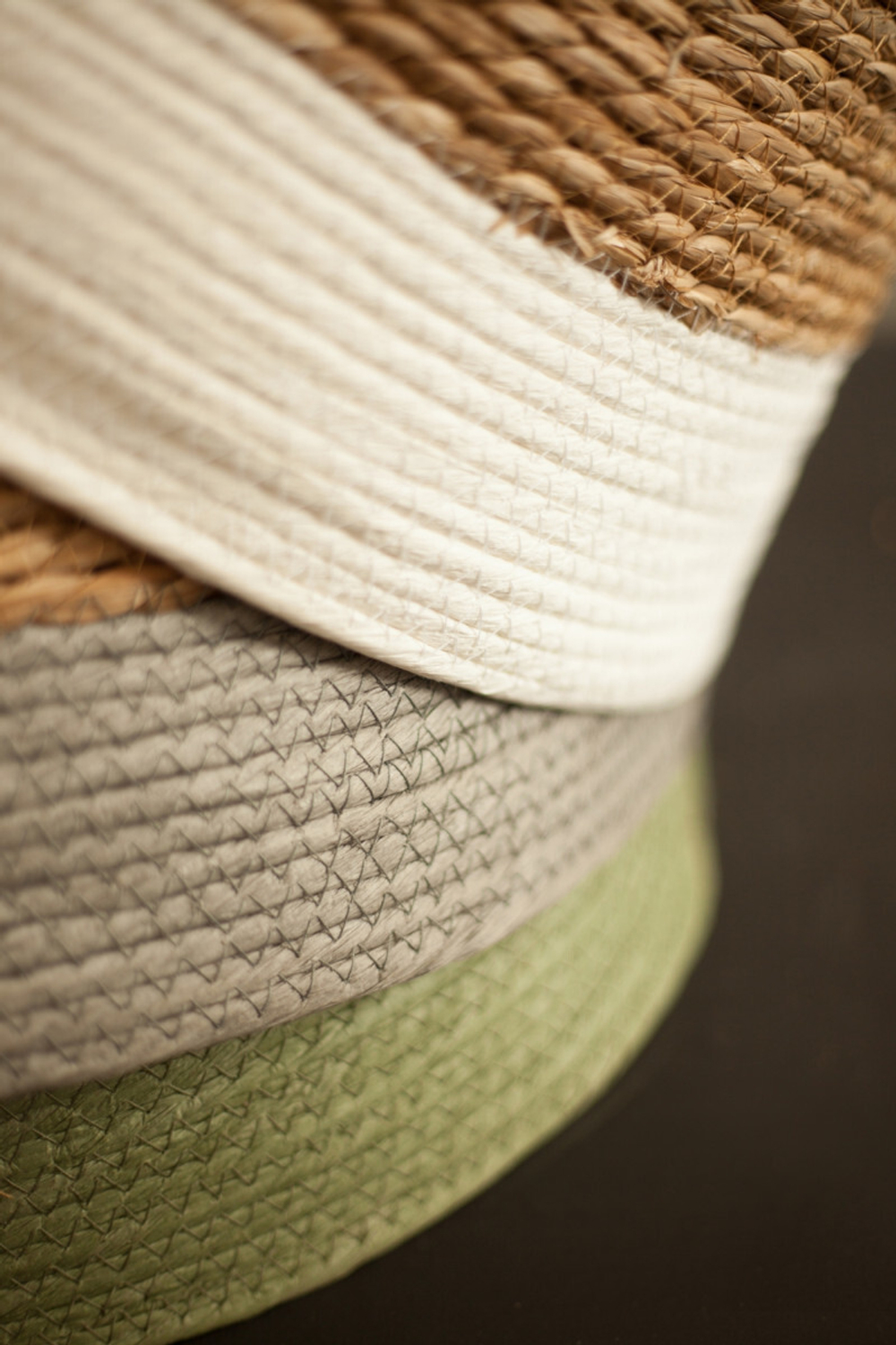 Джутовая корзинка для елки 26х58 House of Seasons коричневая с белой полосой