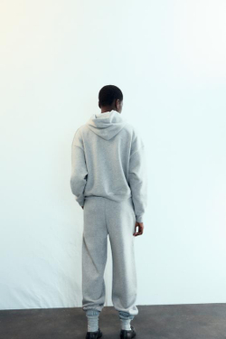 ZARA БРЮКИ-ДЖОГГЕРЫ ИЗ БЛЕСТЯЩЕЙ ТКАНИ, СЕРЫЙ МЕЛАНЖ