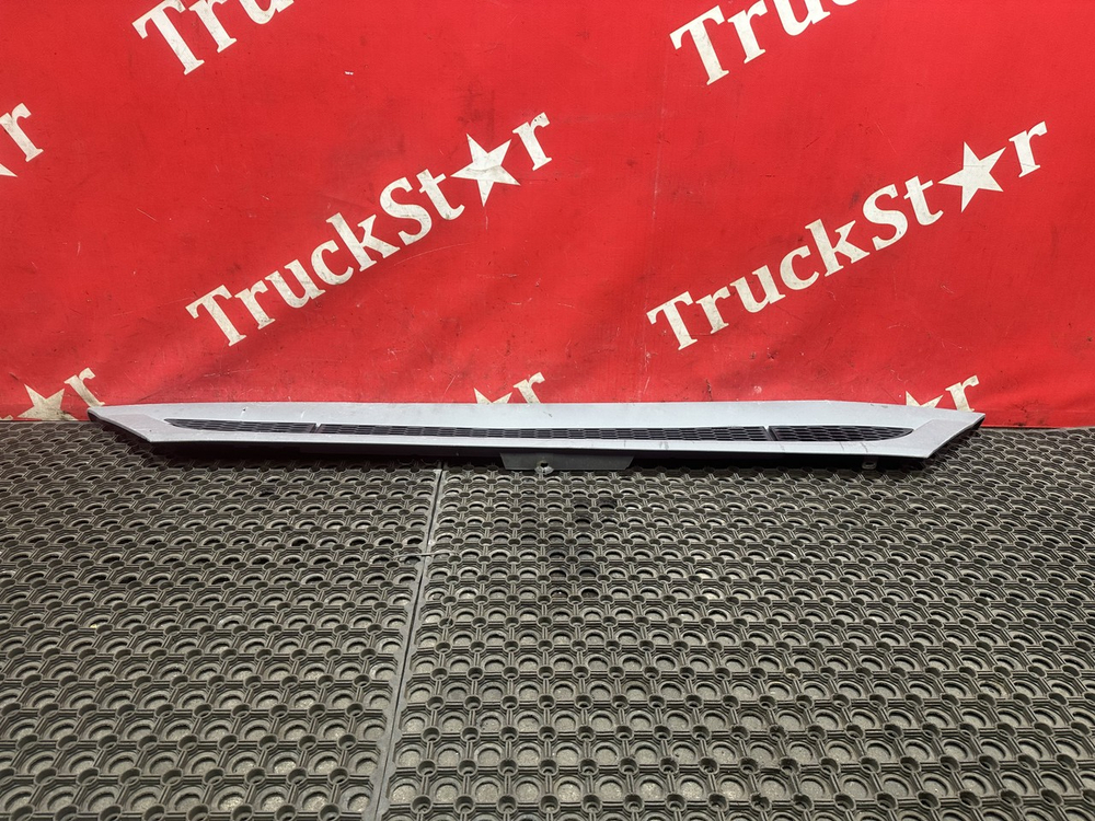 Накладка бампера центральная