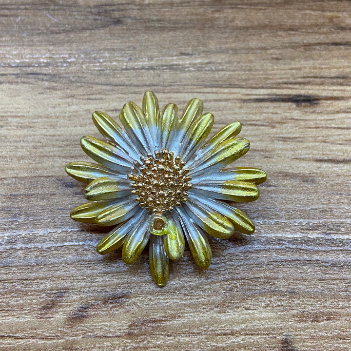 Брошь Цветочек Астра эмаль белая золотистая металл золотистый