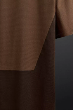 ZARA СПОРТИВНАЯ ФУТБОЛКА В СТИЛЕ КОЛОР-БЛОК, КОРИЧНЕВЫЙ