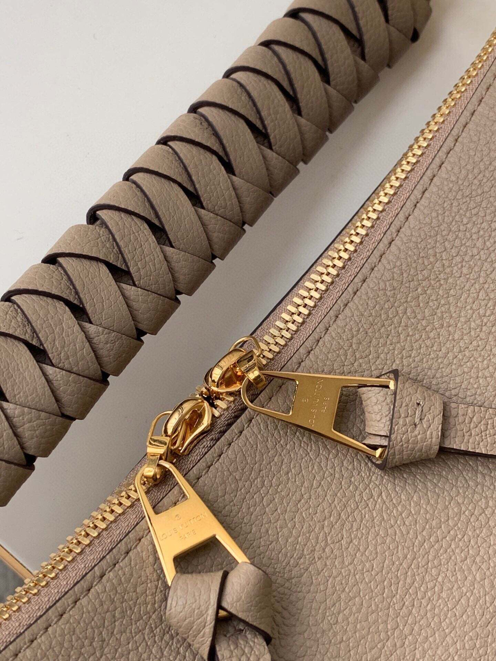Louis Vuitton Maida Hobo