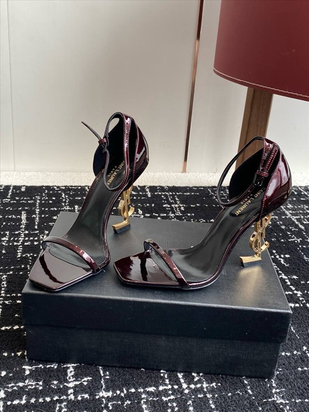 Босоножки Yves Saint Laurent