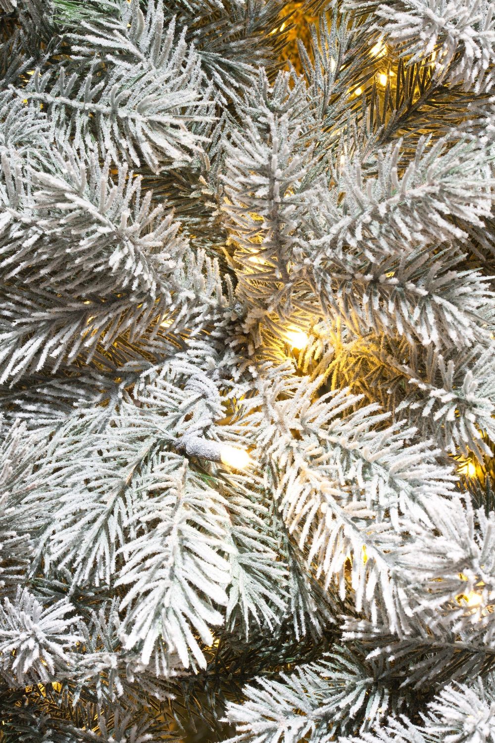 Заснеженная елка с гирляндой встроенной «Летиция» (Литая хвоя) 210 см / 2,1 м