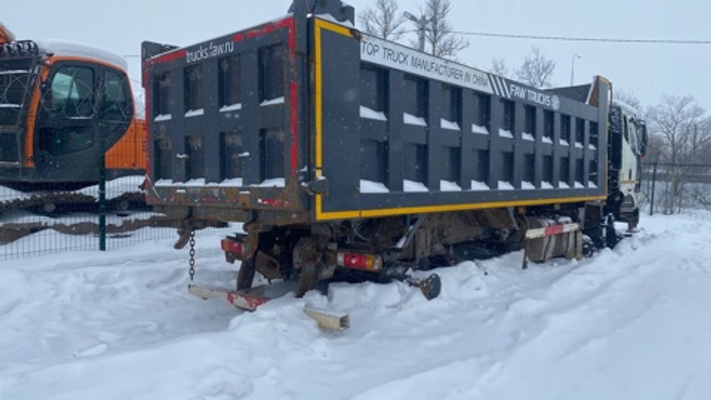 Автомастер 6589* на шасси FAW J6 6x4 Самосвал 658983 (Дизельный, 11,0 л, 390 л.с., МТ)