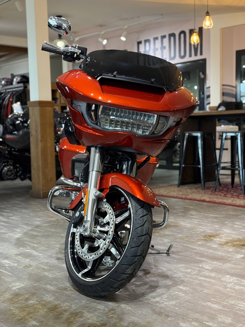 Harley-Davidson ROAD GLIDE 2024 (Whiskey Fire/Chrome)