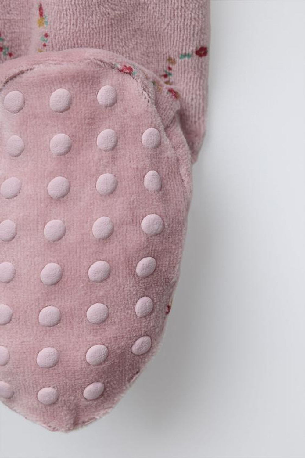 ZARA КОМБИНЕЗОН ИЗ ВЕЛЮРА С ПРИНТОМ «СЕРДЦА И ЦВЕТЫ», ПУДРОВО-РОЗОВЫЙ