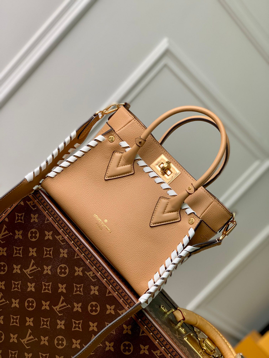Louis Vuitton On My Side PM