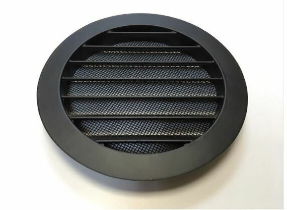 Круглая решетка черного цвета с защитной сеткой от насекомых и наклонными ламелями DEC DSAV 160B (Нидерланды)