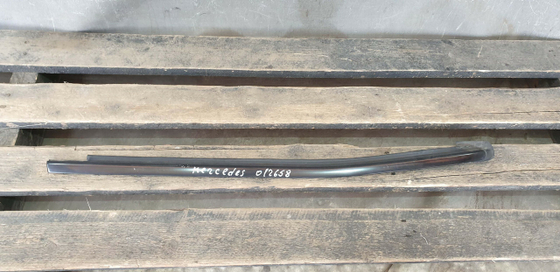 Молдинг задней левой форточки GL GLS (X166) Б/У Оригинал A1666904300