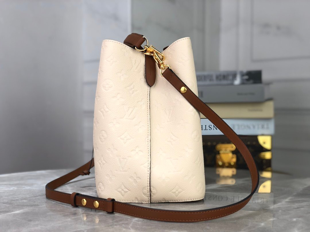 Louis Vuitton NeoNoe MM