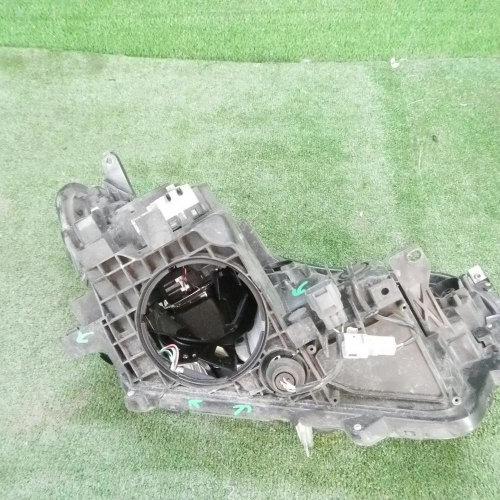 Фара левая Toyota Rav 4 CA40 (2015-2019) LED