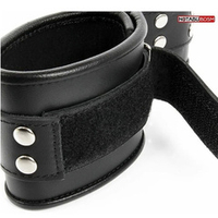 Черные кожаные наручники с заклепками с фиксацией липучками Bior Toys Notabu NTB-80355