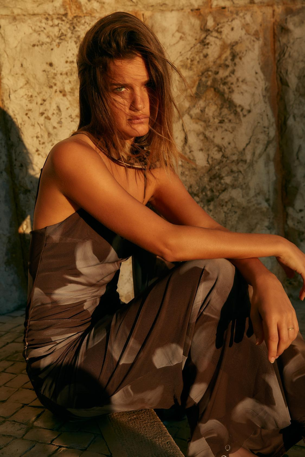 ZARA ПЛАТЬЕ-МИДИ С ПРИНТОМ, ОТТЕНОК КОРИЧНЕВОГО