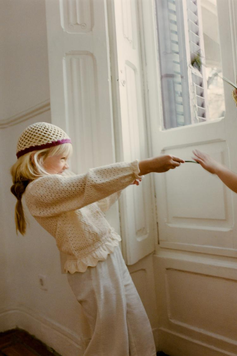 ZARA КАРДИГАН ВЯЗАНЫЙ С КРУЖЕВОМ, ЭКРЮ