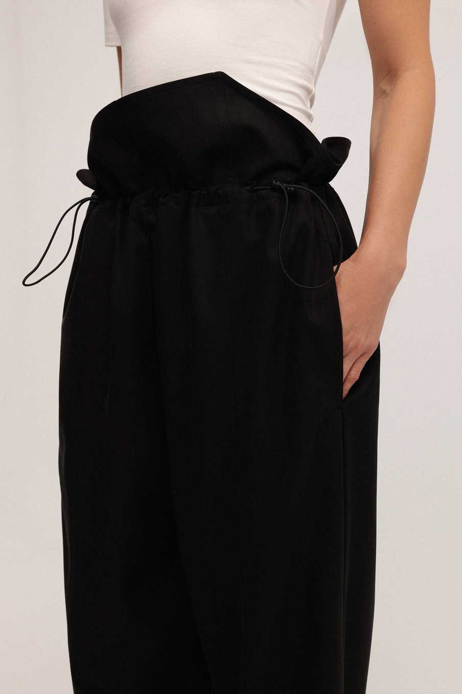 Брюки о-силуэта на кулисе