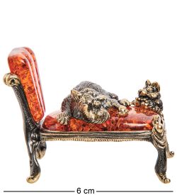 Народные промыслы AM-1557 Фигурка «Кот и мышь на кушетке» (латунь, янтарь)