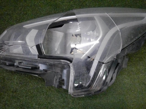 Битая Фара левая Kia Rio 4 (2020-н.в.) галоген