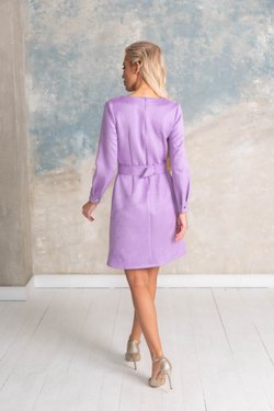 Платье-футляр в лавандовом цвете из замши