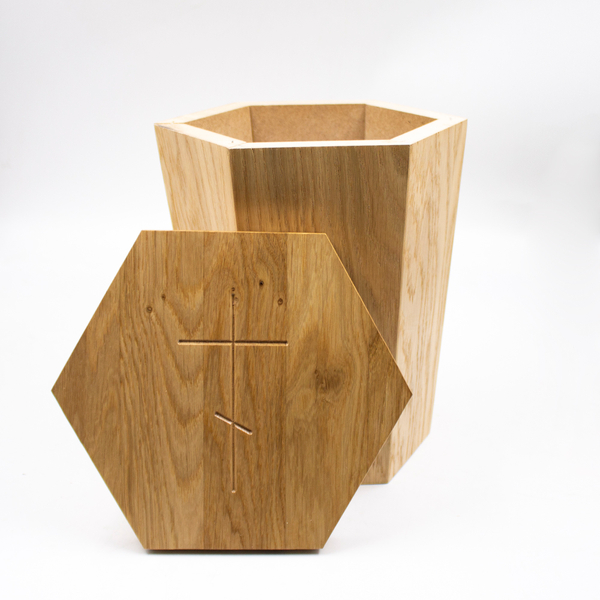 Урна для праха дуб светлый Призма с гравировкой "Крест"