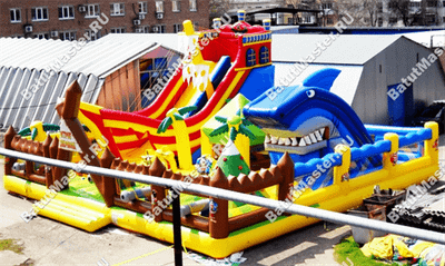 Большой надувной батут "Говорящая акула" 14*10*6 м